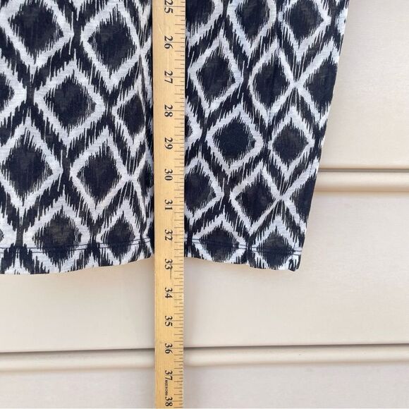 H&M Women's Top Black & White Geometric Print V-Neck Blouse Size L - Picture 6 of 7